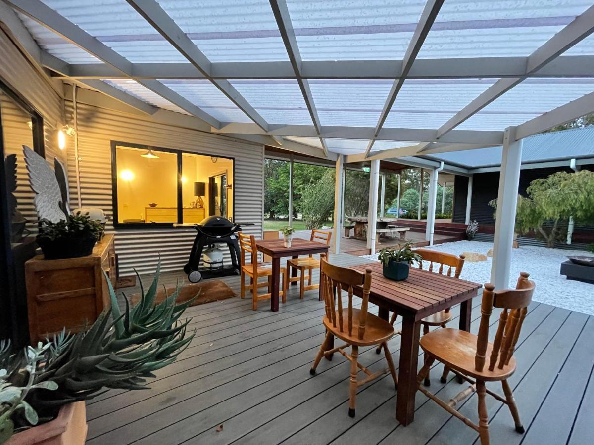 Grape Juice Retreat Rustic Romantic Gateway 5Mins To Beaches & Town Margaret River Kültér fotó